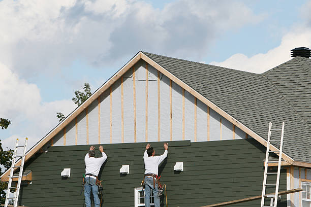 Professional Siding Installation technician working in Frankfort, IN